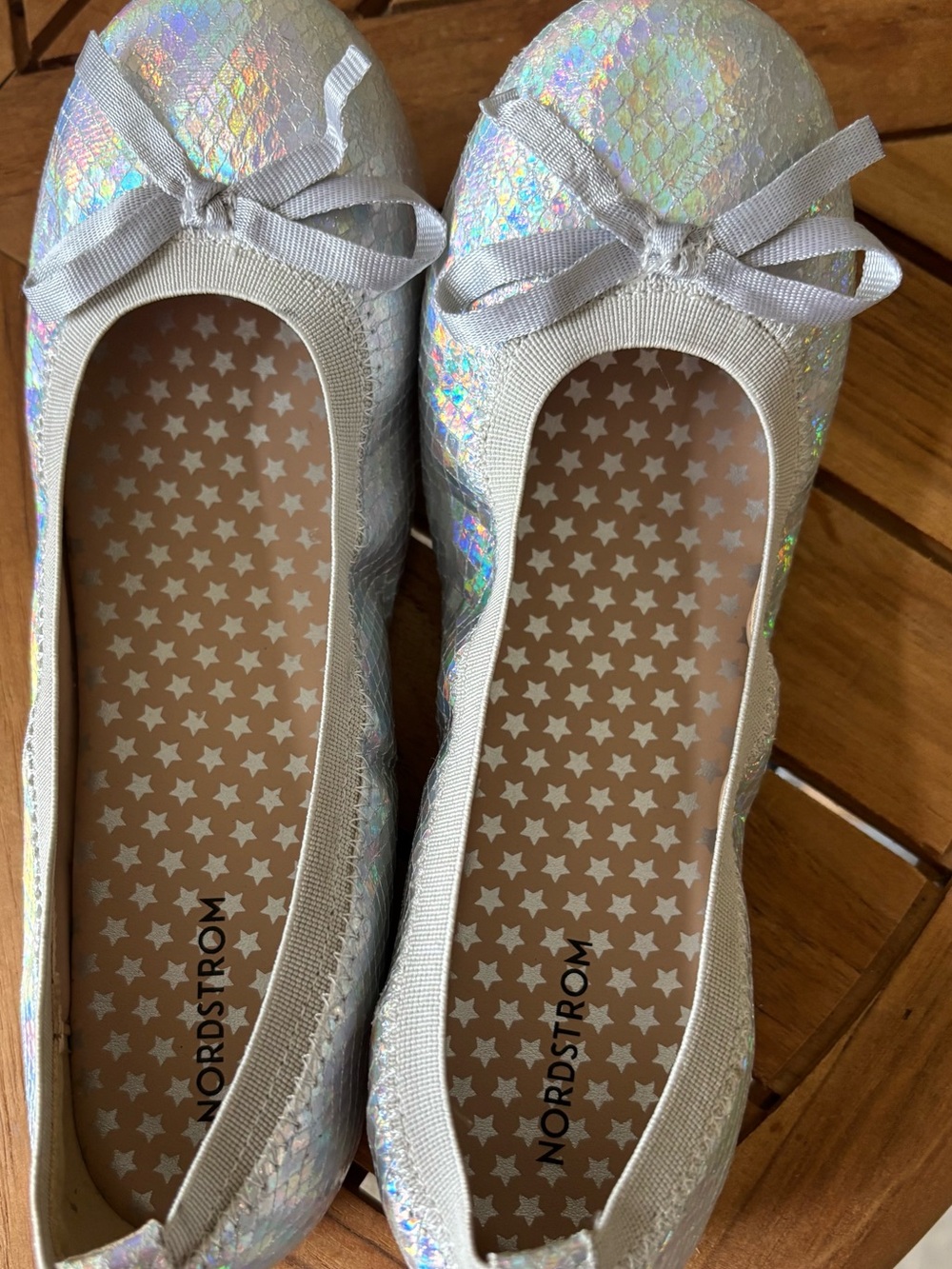 NWOT Nordstrom Iridescent Hologram Ballet Flats Sz5 Youth Slip on Shoes Bow Girl
